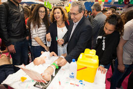 Estand de Enfermería. Jornadas de Puertas Abiertas de la Universidad de Málaga. Complejo Polideportivo Universitario. Abril de 2016