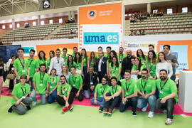 José Ángel Narváez, José Francisco Murillo y Juan Francisco Gutiérrez con el personal voluntario en las Jornadas de Puertas Abiertas de la Universidad de Málaga. Complejo Polideportivo Universitario. Abril de 2018