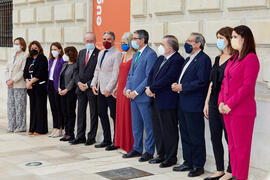 Foto de grupo de las autoridades en la inauguración de la exposición "Eugenio Chicano Siempre". Museo de Málaga. Mayo de 2021