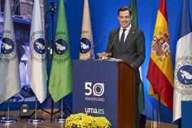 Juan Manuel Moreno Bonilla. Imposición de la Medalla de Oro de la Universidad de Málaga a la Junta de Andalucía. Paraninfo. Noviembre de 2023