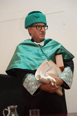 Investidura como Doctor "Honoris Causa" de D. Vicenç Navarro por la Universidad de Málaga. Paraninfo. Diciembre de 2009