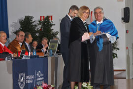 Entrega de la insignia al mérito en el trabajo. Acto Conmemorativo de los 40 años de la Universidad de Málaga. Escuela Técnica Superior de Ingeniería Informática. Diciembre de 2012