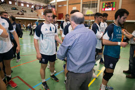 Entrega de la medalla de bronce a la Universidad de Almería en la categoría masculina. Campeonato de España Universitario de Voleibol. Complejo Polideportivo Universitario. Abril de 2018