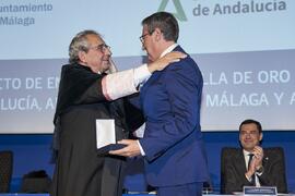 Entrega de la Medalla de Oro de la Universidad de Málaga a la Diputación Provincial de Málaga. Paraninfo. Noviembre de 2023