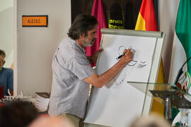 Intervención de Ángel Idígoras en la inauguración de su mural en la Facultad de Ciencias Económicas y Empresariales de la Universidad de Málaga. Campus de El Ejido. Junio de 2022