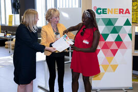 Entrega de diploma. Clausura del programa "Genera". Edificio "The Green Ray". Junio de 2019
