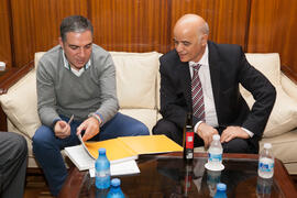 Elías Bendodo y Hamid Al-Naimiy en la reunión posterior a la firma del convenio con la Universidad de Sharjah, Emiratos Árabes. Palacio de la Marina. Noviembre de 2015