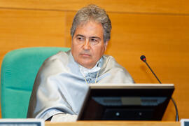 Juan Antonio García Galindo en la investidura como Doctores "Honoris Causa" de Michelle Mattelart y Armand Mattelart por la Facultad de Ciencias de la Comunicación de la Universidad de Málaga. Rectorado. Abril de 2014