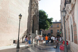 Visita guiada por el centro histórico. Olimpiada Española de Economía, Fase Nacional. Calle Santa María. Málaga. Junio de 2015