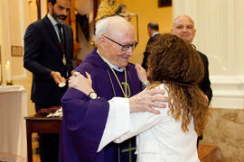 Entrega de medalla de la Cofradía de Estudiantes. Misa de Lunes Santo. Iglesia de San Agustín. Marzo de 2015