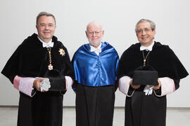 Retrato de Guillermo Cisneros, José Ángel Narváez y Antonio Luque previo a su investidura como Doctor "Honoris Causa" por la Facultad de Ciencias de la Universidad de Málaga. Edificio del Rectorado. Octubre de 2016