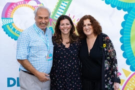 Elsa Álvarez junto a representantes de Acoes Honduras y Cudeca. Festival solidario en los Baños del Carmen. Cursos de Verano de la Universidad de Málaga. Málaga. Julio de 2019