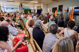 Intervención de Ángel Idígoras en la inauguración de su mural en la Facultad de Ciencias Económicas y Empresariales de la Universidad de Málaga. Campus de El Ejido. Junio de 2022