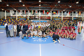 Foto de grupo tras la ceremonia de clausura del Campeonato del Mundo Universitario de Balonmano. Antequera. Julio de 2016
