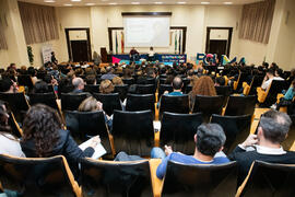 Turno de preguntas en el coloquio "Dialogando para desmontar mitos sobre nutrición". Facultad de Medicina. Marzo de 2017