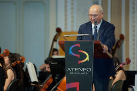 Diego Rodríguez Vargas en la entrega de medallas del Ateneo. Teatro María Cristina. Abril 2015