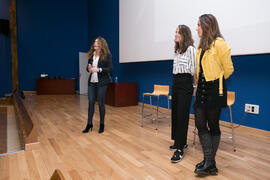 Macarena Parrado presenta el seminario "Emprende 21" con Míriam García y Sara Carmona. Paraninfo. Noviembre de 2017
