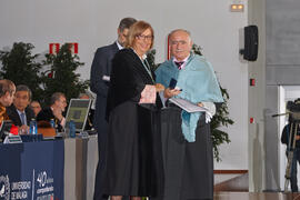 Entrega de la insignia al mérito en el trabajo. Acto Conmemorativo de los 40 años de la Universidad de Málaga. Escuela Técnica Superior de Ingeniería Informática. Diciembre de 2012
