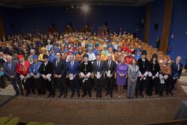 Foto de grupo. Entrega de la Medalla de Oro de la Universidad de Málaga a Junta de Andalucía, Diputación Provincial de Málaga y Ayuntamiento de la capital. Paraninfo. Noviembre de 2023