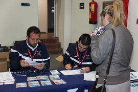Entrega de acreditaciones. 4º Congreso Internacional de Actividad Físico-Deportiva para Mayores de la Universidad de Málaga. Escuela Técnica Superior de Ingeniería Informática y Telecomunicaciones. Marzo de 2011
