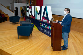 Juan José Hinojosa presenta "Dialogando" con Towanda Rebels. Facultad de Derecho. Octubre de 2020
