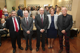Foto de grupo previa al acto conmemoración del 50 Aniversario de la Facultad de Económicas. Facultad de Ciencias Económicas y Empresariales. Octubre de 2015
