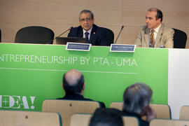 José Ángel Narváez y Antonio Peñafiel en la presentación del programa de intercambio de emprendedores en el Encuentro de rectores de Brasil, Portugal y España. Edificio The Green Ray. Octubre de 2015