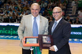 Homenaje del Unicaja Baloncesto a la Facultad de Económicas en su 50 Aniversario. Palacio de Deportes José María Martín Carpena. Mayo de 2015