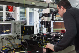 Laboratorio de Tecnologías Fotónicas. Escuela Ténica Superior de Ingeniería de Telecomunicación. Enero de 2017
