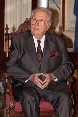 Eugenio Chicano en la entrega de la Medalla de la Ciudad y el título de Hijo Predilecto. Ayuntamiento de Málaga. Octubre de 2014