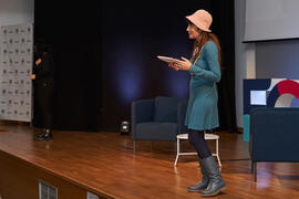 Raquel Haro. Dialogando sobre "cómo convertir tus dramas en una bonita historia". Facultad de Psicología y Logopedia de la Universidad de Málaga. Febrero de 2022