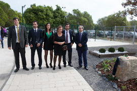 Ernesto Pimentel y José Ángel Narváez con la familia del homenajeado. Homenaje en recuerdo del profesor José María Troya. Escuela Técnica Superior de Ingeniería Informática. Octubre de 2016