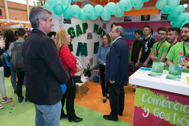 José Ángel Narváez y José Francisco Murillo en el estand de Comercio y Gestión. Jornadas de Puertas Abiertas de la Universidad de Málaga. Complejo Polideportivo Universitario. Abril de 2018