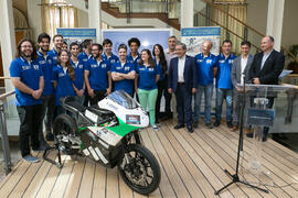 Foto de grupo. Presentación del proyecto "UMA Racing Team 2017/2018". Edificio del Rectorado. Junio de 2017