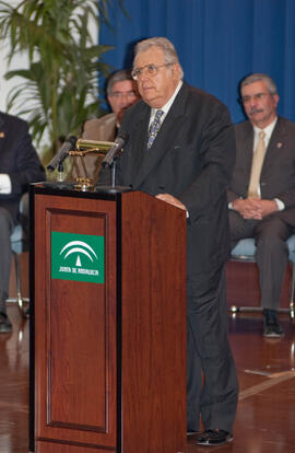 Entrega de distinciones por el Día de Andalucía. Escuela Técnica Superior de Ingeniería Informática. Febrero de 2007