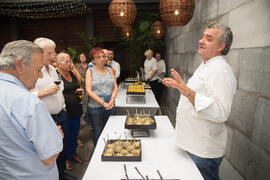 Showcooking en patio del Hotel Molina Larios. Curso "Ciencia y gastronomía. Desmontando leyendas urbanas". Cursos de Verano de la Universidad de Málaga. Málaga. Julio de 2019