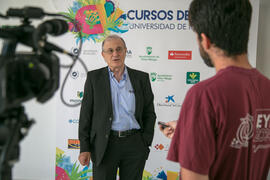 Eduard Escrich en photocall. Curso "El aceite de oliva, salud, cultura y riqueza de los pueblos mediterráneos". Cursos de Verano de la Universidad de Málaga. Vélez Málaga. Julio de 2018