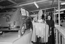 Inauguración y bendición de la tómbola benéfica instalada en la Plaza de la Constitución. Málaga. Noviembre de 1963