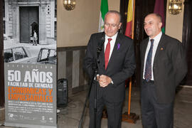 Francisco de la Torre y Eugenio José Luque en la inauguración de la exposición "Málaga, 50 años de la Facultad de Económicas" en el Archivo Municipal. Archivo Municipal. Noviembre de 2015