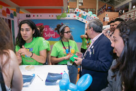 José Ángel Narváez en el estand de Ciencias de la Salud. Jornadas de Puertas Abiertas de la Universidad de Málaga. Complejo Polideportivo Universitario. Abril de 2018
