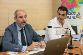 Manuel Camas presenta la conferencia de Juan Carlos Martínez "Agentes influyentes y estado de la cuestión". Curso "Turismo sanitario: asignatura pendiente". Cursos de Verano de la Universidad de Málaga. Marbella. Julio de 2018