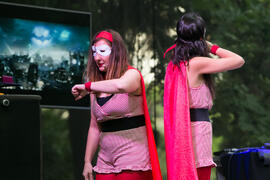 Representación de la obra "Superheroínas, S.L." de la compañía de teatro Caramala. Cursos de Verano de la Universidad de Málaga. Marbella. Julio de 2018