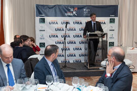 Juan Manuel Nieblas presenta a D. Juan José Sánchez Luque en su nombramiento como Alumno de Honor de la Universidad de Málaga. AC Málaga Palacio. Febrero de 2015