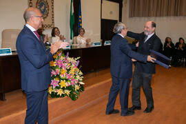 Entrega de Distinción de Honor a Eduardo de Teresa Galván. Celebración de San Lucas. Facultad de Medicina. Noviembre de 2019