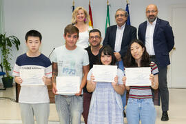 Grupo de alumnos en su graduación del CIE-UMA el Día del Español. Centro Internacional de Español de la Universidad de Málaga. Junio de 2016
