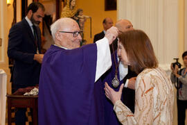 Entrega de medalla de la Cofradía de Estudiantes. Misa de Lunes Santo. Iglesia de San Agustín. Marzo de 2015