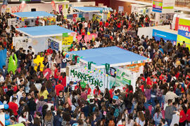 Estand de la Facultad de Comercio y Gestión. Jornadas de Puertas Abiertas de la Universidad de Málaga. Complejo Polideportivo Universitario. Abril de 2016