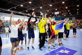 Jugadores celebran su victoria. Partido Corea del Sur - Rumanía. Categoría masculina. Campeonato del Mundo Universitario de Balonmano. Antequera. Julio de 2016