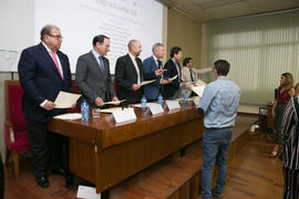 Entrega de diplomas acreditativos. Primer encuentro "10Graduadxs10". Facultad de Ciencias Económicas y Empresariales. Octubre de 2017