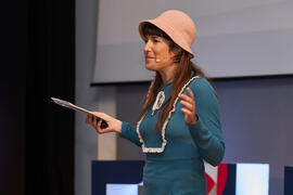 Raquel Haro. Dialogando sobre "cómo convertir tus dramas en una bonita historia". Facultad de Psicología y Logopedia de la Universidad de Málaga. Febrero de 2022